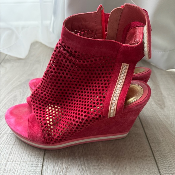Bikkembergs Fuschia Pink Strappy Cape Robbin Heels. Pre owned. Size 39. - Picture 8 of 11